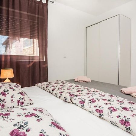 Apartments Krpan Вир Екстериор снимка