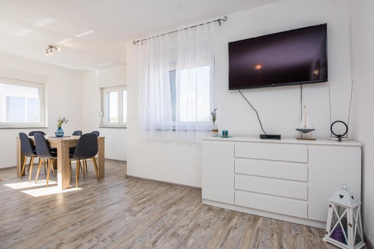 Apartments Krpan Вир Екстериор снимка