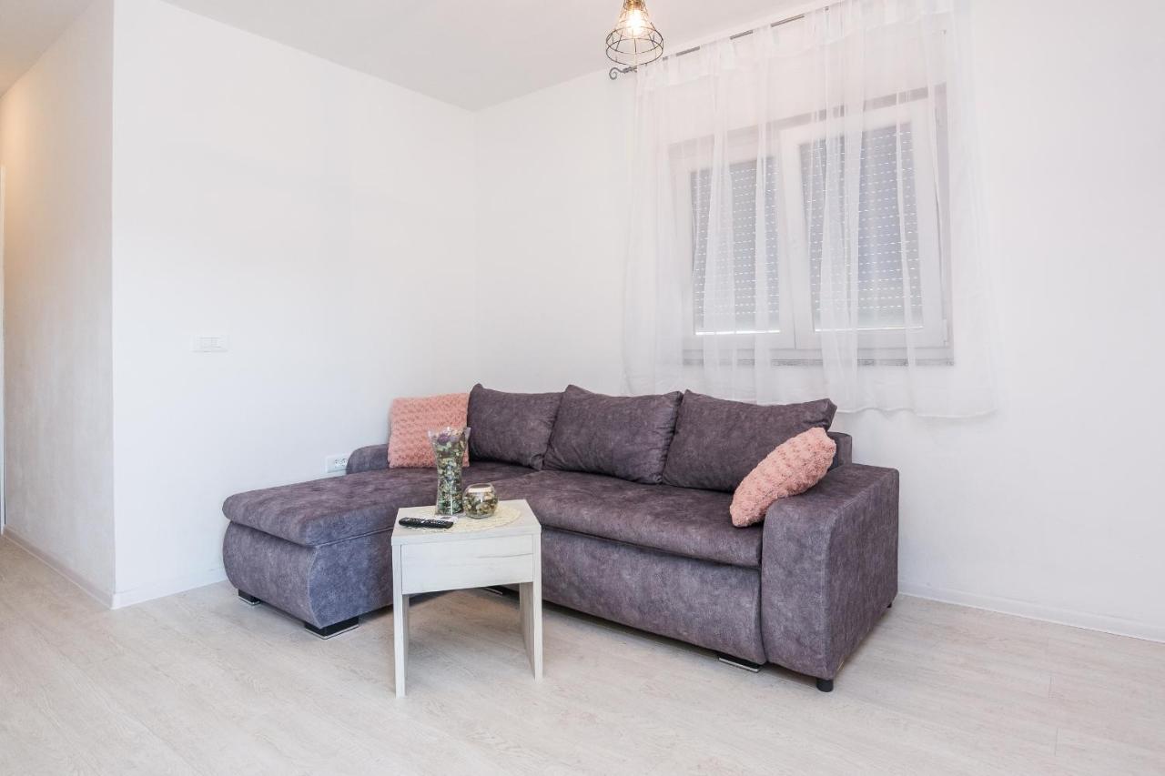 Apartments Krpan Вир Екстериор снимка