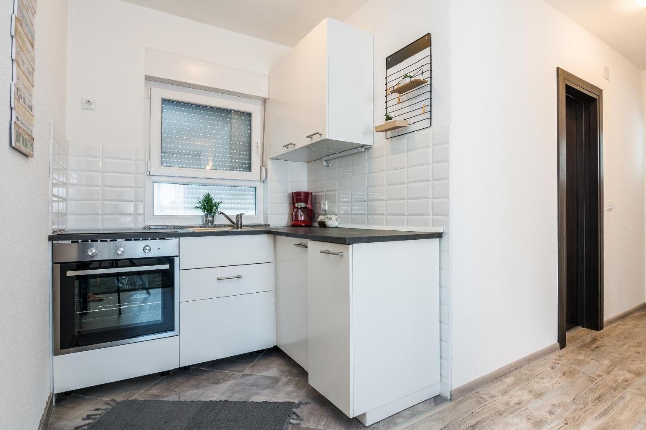 Apartments Krpan Вир Екстериор снимка