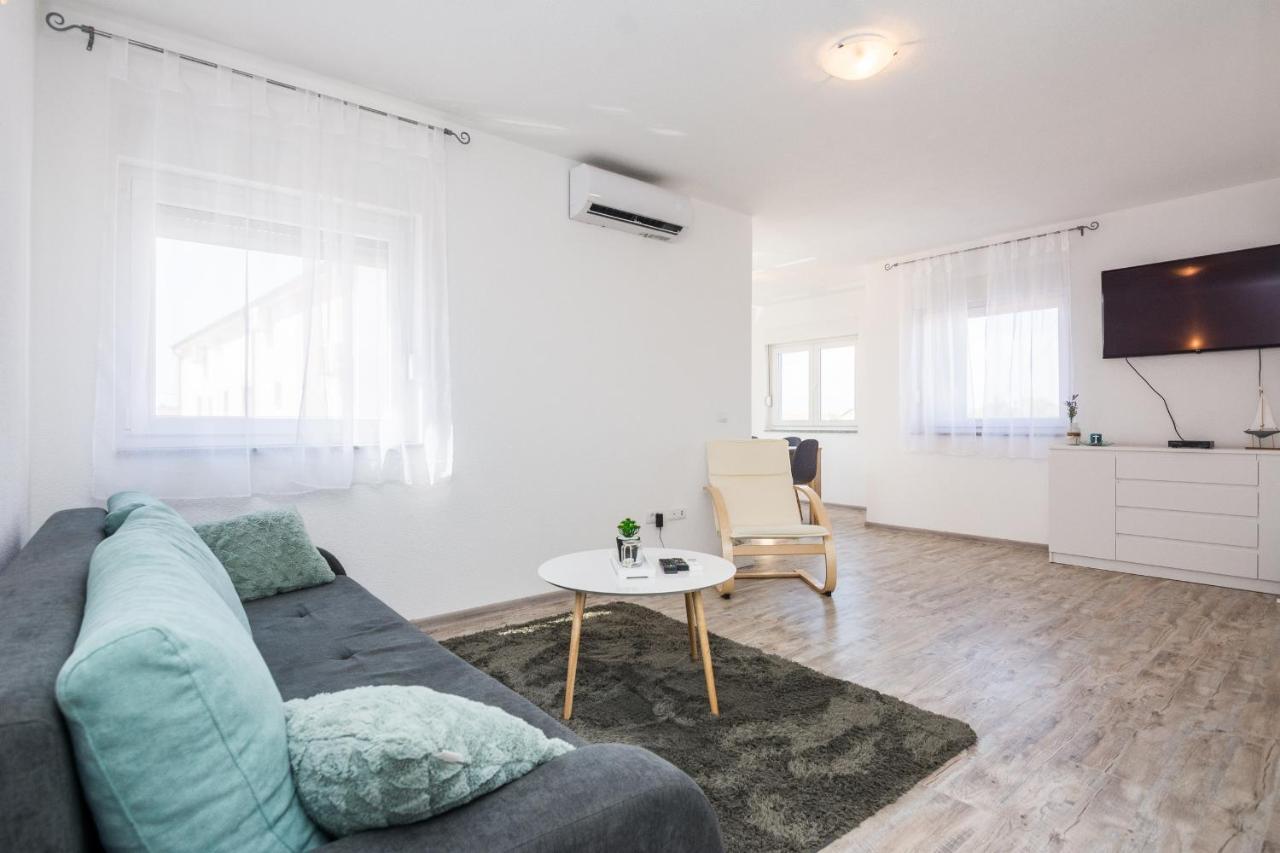 Apartments Krpan Вир Екстериор снимка