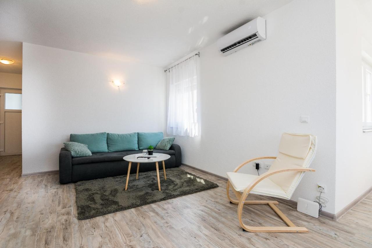 Apartments Krpan Вир Екстериор снимка