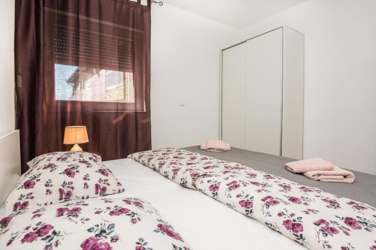 Apartments Krpan Вир Екстериор снимка