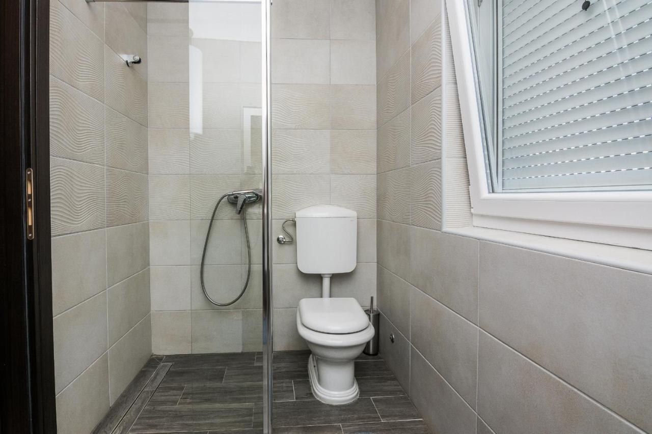 Apartments Krpan Вир Екстериор снимка