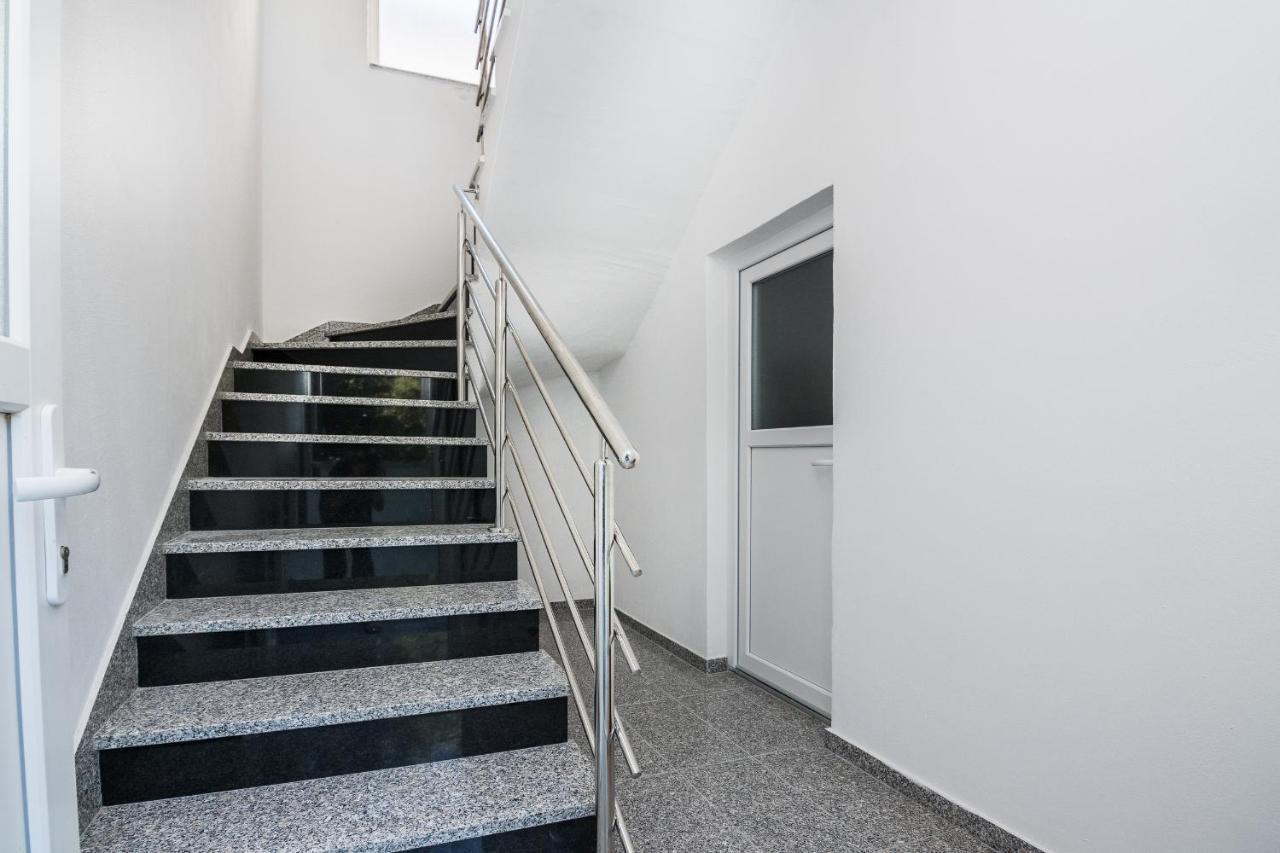 Apartments Krpan Вир Екстериор снимка