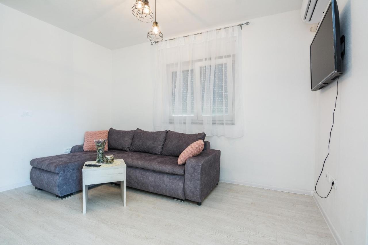 Apartments Krpan Вир Екстериор снимка