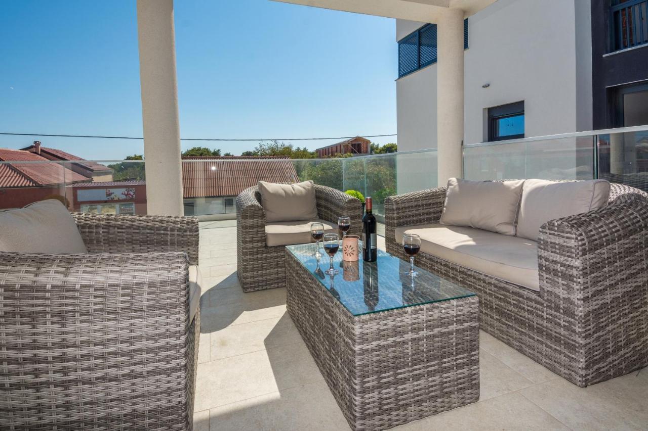 Apartments Krpan Вир Екстериор снимка