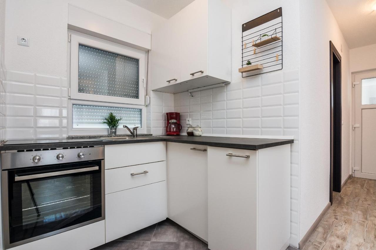 Apartments Krpan Вир Екстериор снимка