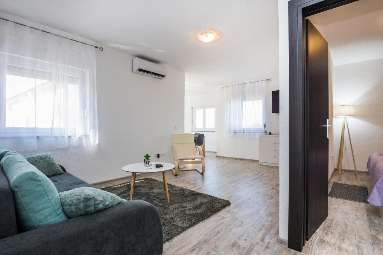 Apartments Krpan Вир Екстериор снимка