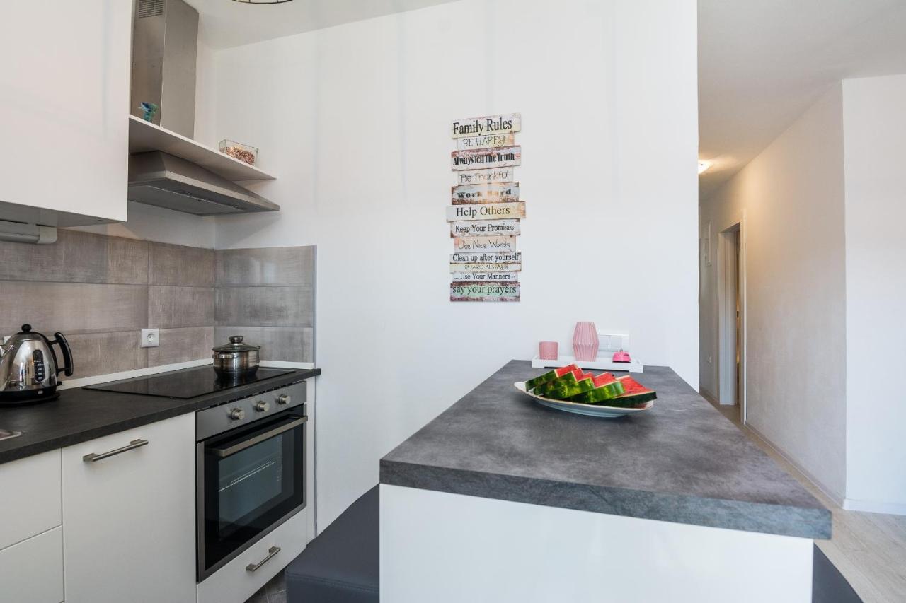 Apartments Krpan Вир Екстериор снимка