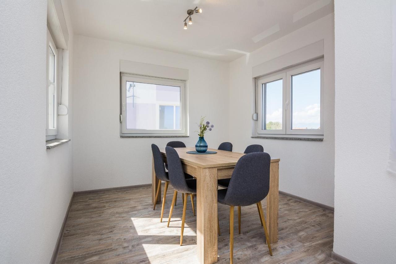Apartments Krpan Вир Екстериор снимка