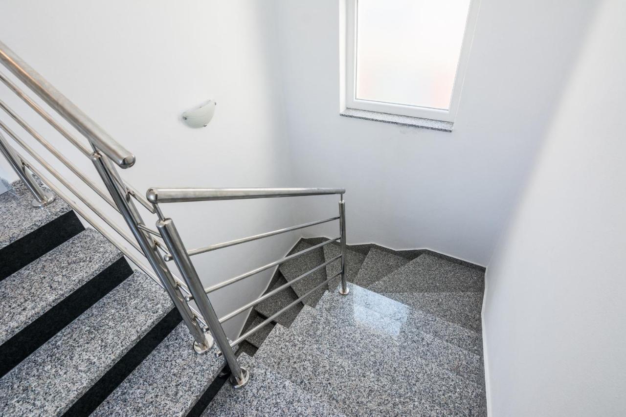 Apartments Krpan Вир Екстериор снимка